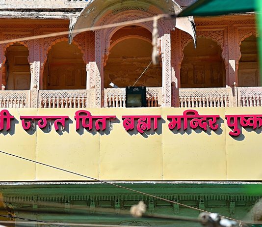 आप ही देखें और बताएं