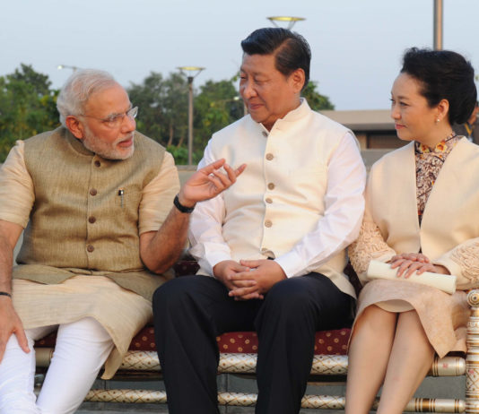 कोरोना वायरस के तथाकथित जन्मदाता राष्ट्र चीन के राष्ट्राध्यक्ष, उनकी पत्नी और भारत के प्रधान मंत्री माननीय नरेंद्र मोदीजी 