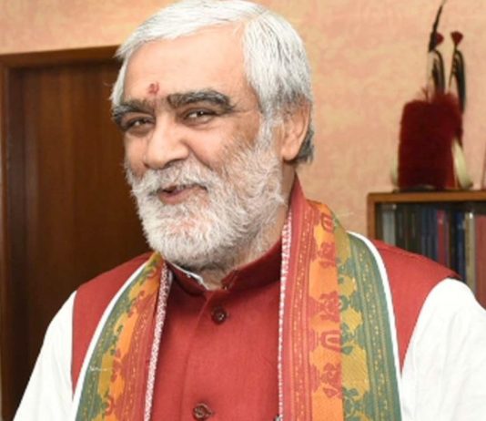 चौबे बाबा !! आप तो “स्वास्थ मंत्री” हैं, “बत्ती बुझाओ – ढ़िबरी जलाओ” से कोरोना वायरस ख़त्म कैसे करेंगे, आप भी “हाँ” में “हाँ” मिलाते हैं ?